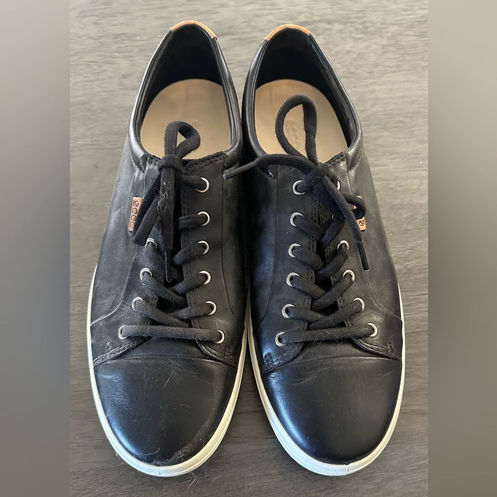 Ecco casual walking shoe